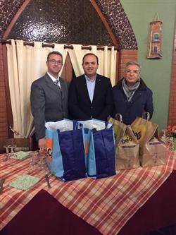 Il KC Nicosia nel periodo natalizio dona borse-spesa a famiglie indigenti del proprio territorio