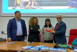 Il KC Pescara Castellammare regala un Tablet agli alunni disabili di una scuola media