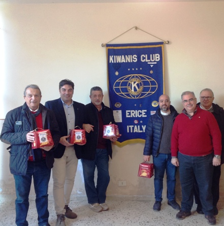 Il KC Erice dona panettoni a famiglie bisognose della Parrocchia San Paolo di Erice