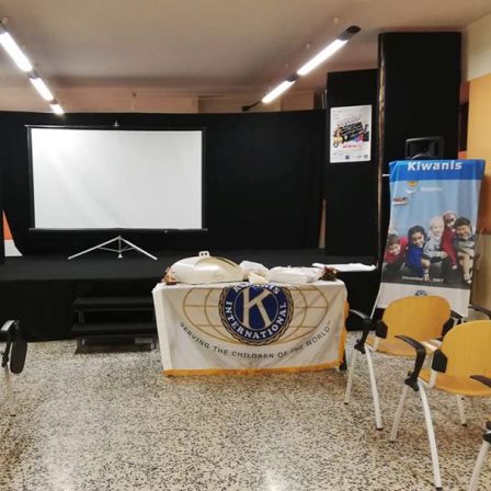 KC Salerno e Associazione Italiana Arbitri, sez. Salerno, donano una lavagna interattiva ai ragazzi dell'Associazione 