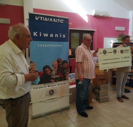 KC Vibo Valentia - Altra donazione alla Caritas grazie alla generosità del Kiwanis di Villach (Austria)